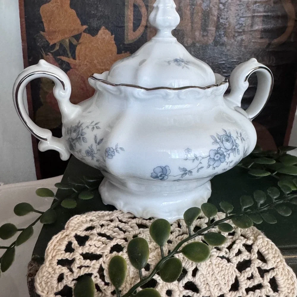 Johann Haviland Blue Garland Sugar Bowl with Lid Bavaria Germany Platinum Trim